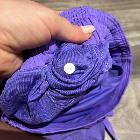 lululemon OG hotty hot shorts - Picture 2 of 5